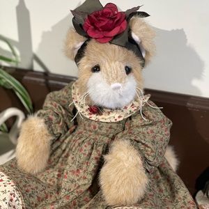 Prissy Purrticular 2005 THE BEARINGTON COLLECTION